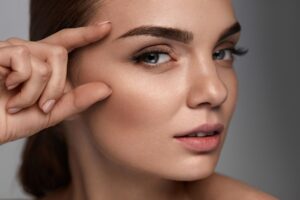 EYELID LIFT VS. OTHER COSMETIC PROCEDURES CHOOSING THE RIGHT ENHANCEMENT drgrossman