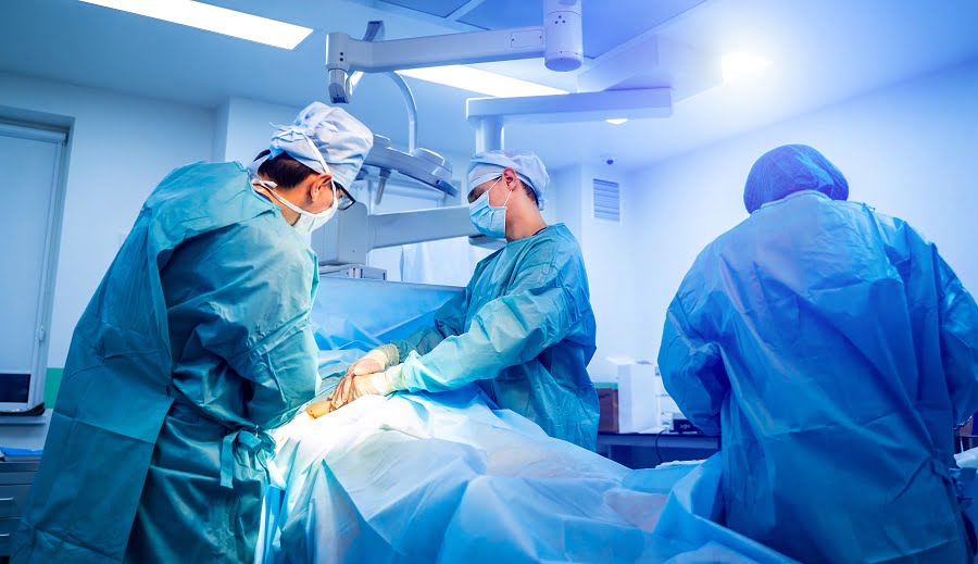 Surgeons doing surgery for patient | Dr. Leonard Grossman M.D. | New York